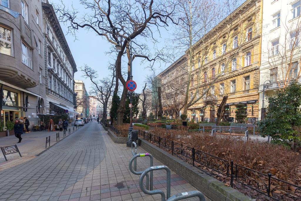 Real Apartments Hegedű Boedapest Buitenkant foto
