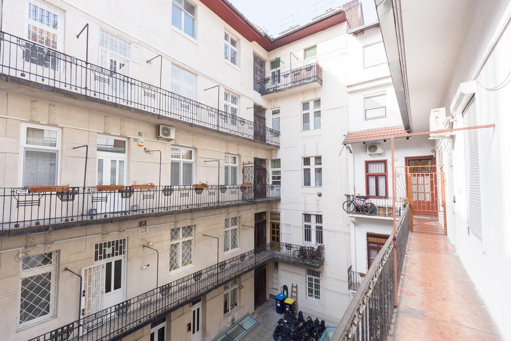 Real Apartments Hegedű Boedapest Buitenkant foto