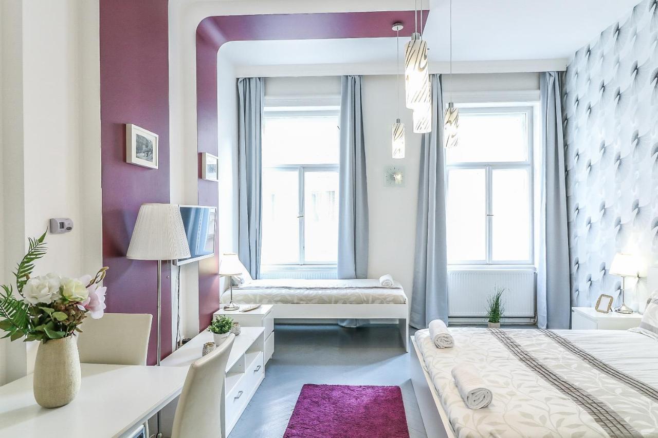 Real Apartments Hegedű Boedapest Buitenkant foto