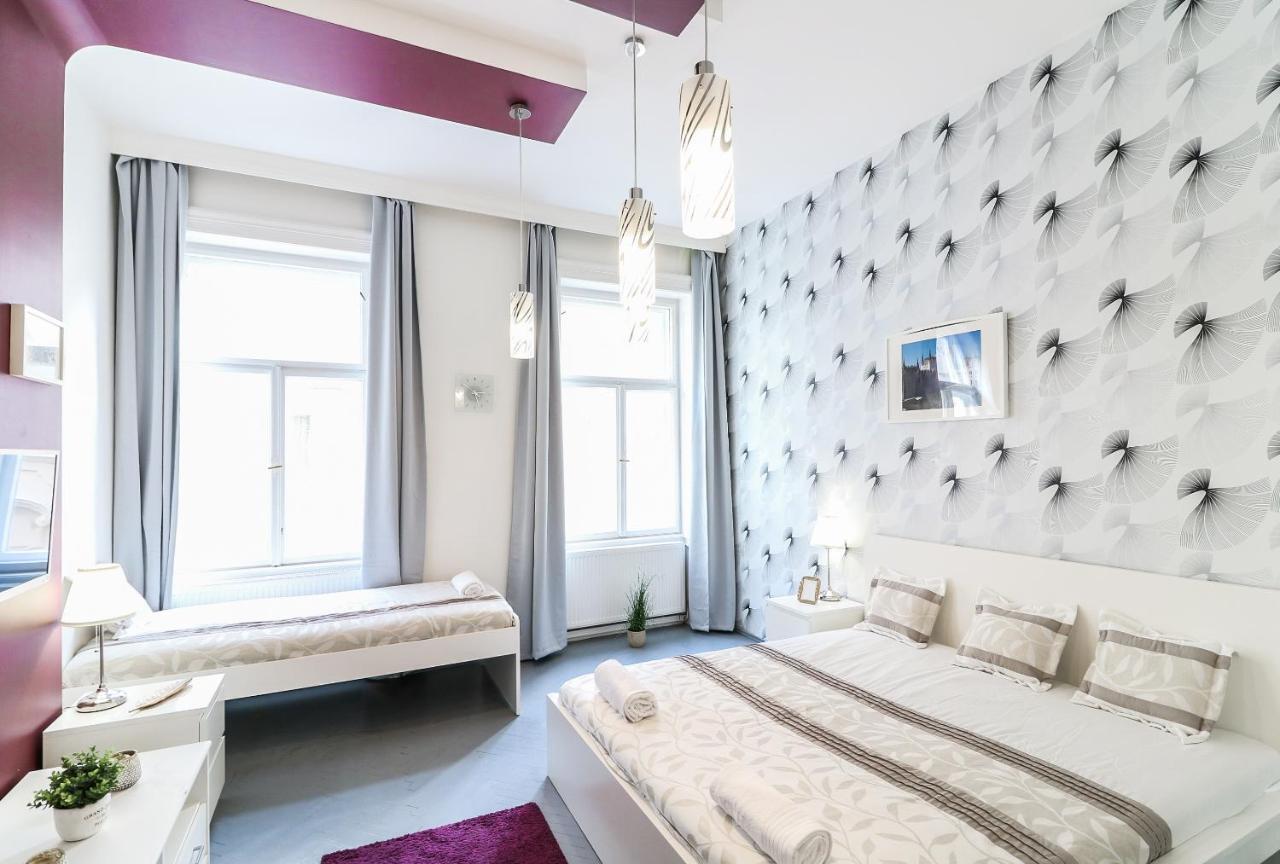Real Apartments Hegedű Boedapest Buitenkant foto